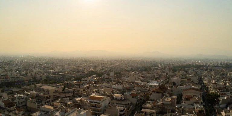 Υψηλή συγκέντρωση ρύπων στην Αττική από τη φωτιά στην Εύβοια -Πότε θα καθαρίσει η ατμόσφαιρα